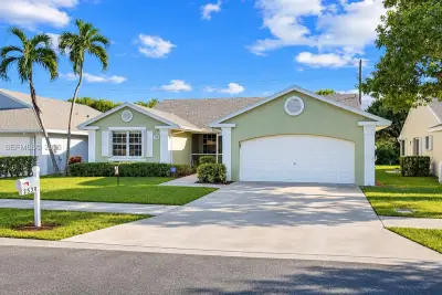 2530 SE 7th Pl, Homestead: photo 1 of 33