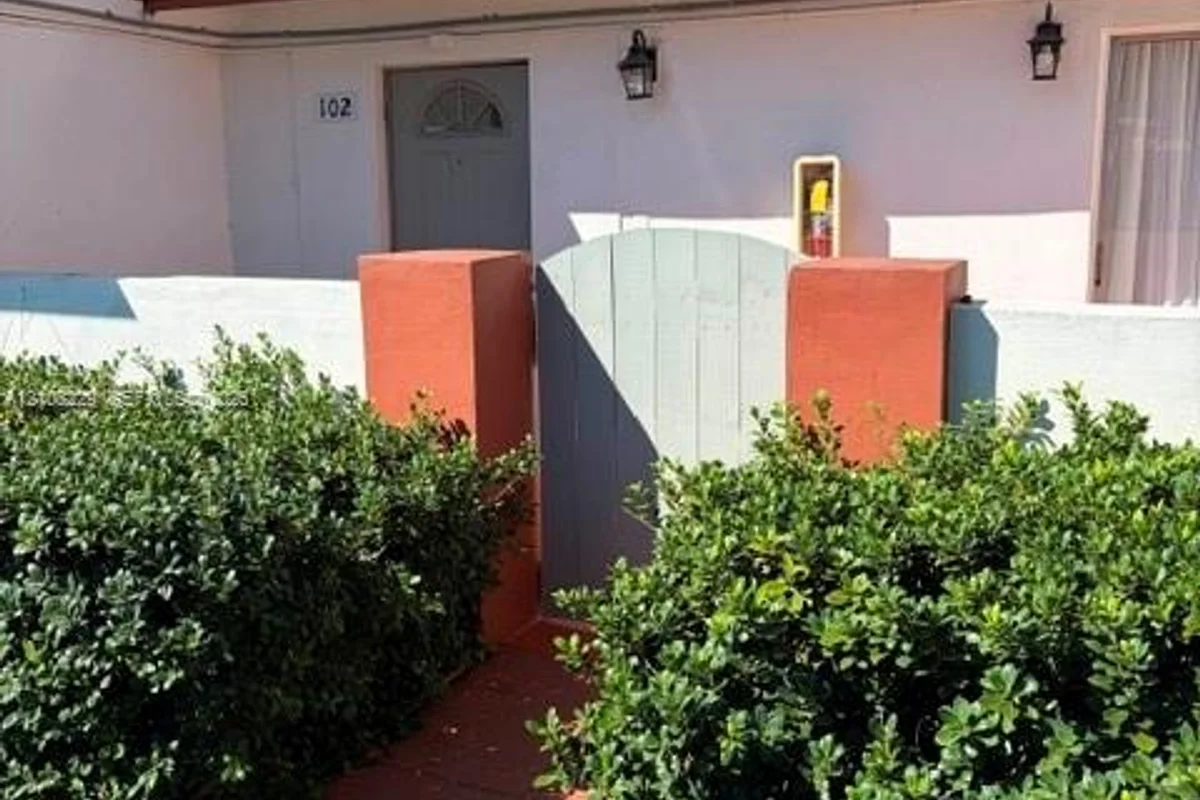 3200 Coral Springs Dr, Coral Springs: photo 1 of 37