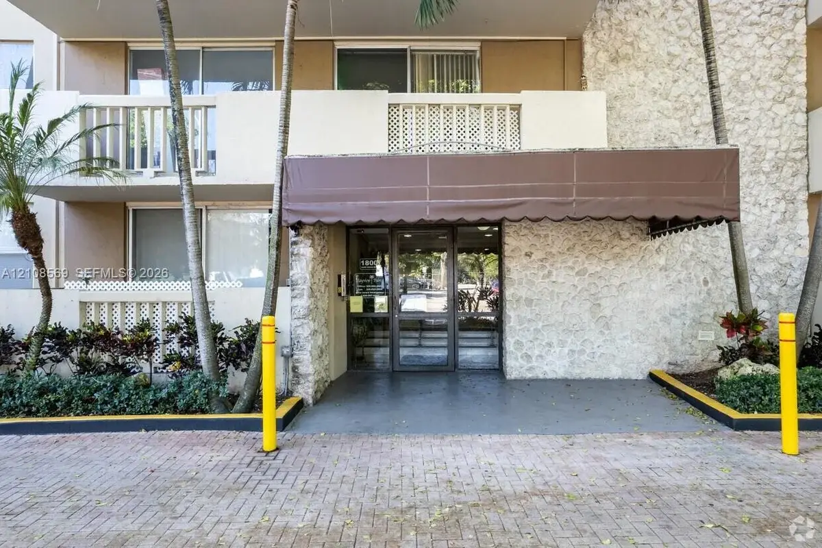 1800 Sans Souci Blvd #105, North Miami: photo 1 of 17