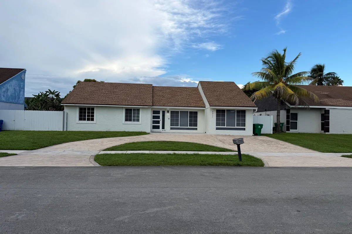 9211 S Cypress Cir, Miramar: photo 1 of 76