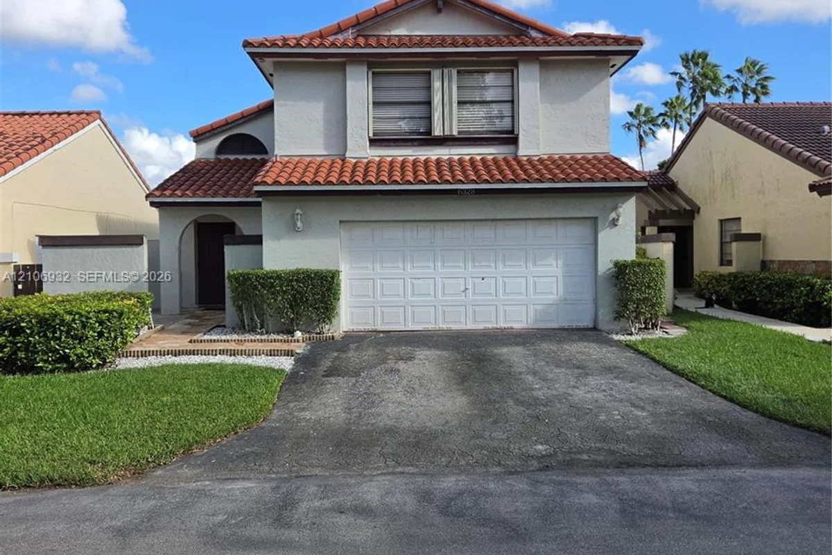 6328 NW 181st Ter, Hialeah: photo 1 of 11