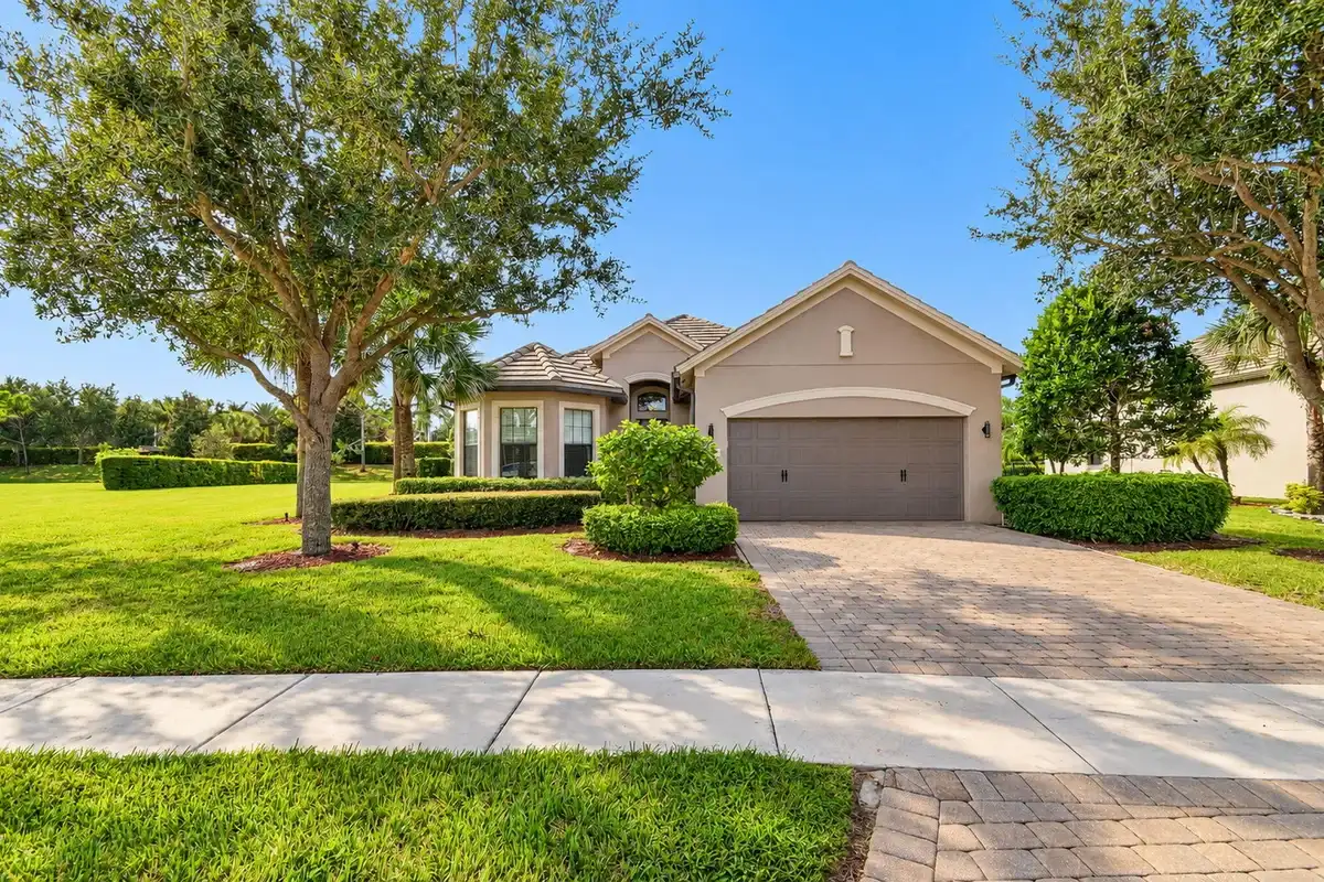 4637 Siena Cir, Wellington: photo 1 of 44