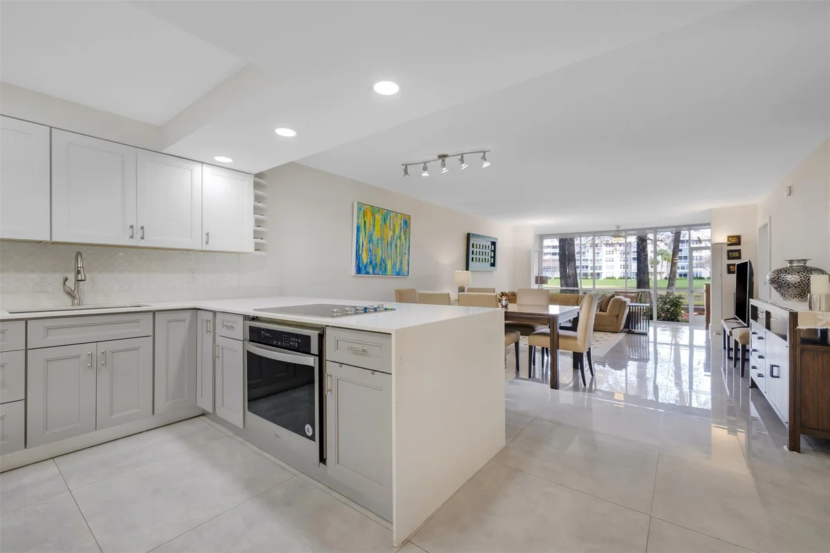 4011 N Cypress Dr #101, Pompano Beach: photo 1 of 35