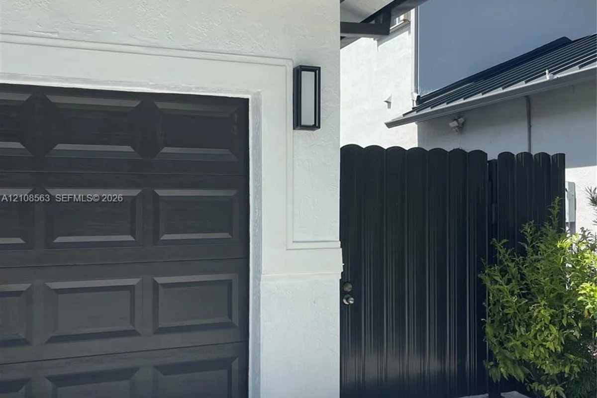 14554 SW 161 Ct, Miami: photo 1 of 14