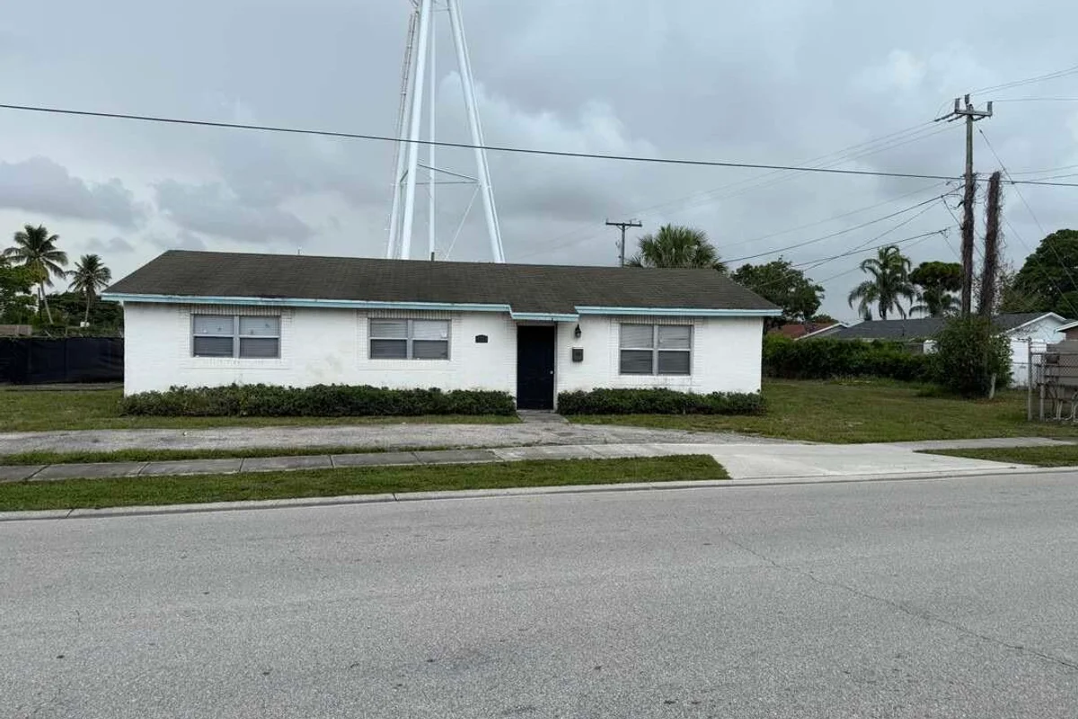 5713 Candlewood St, Mangonia Park: photo 1 of 1