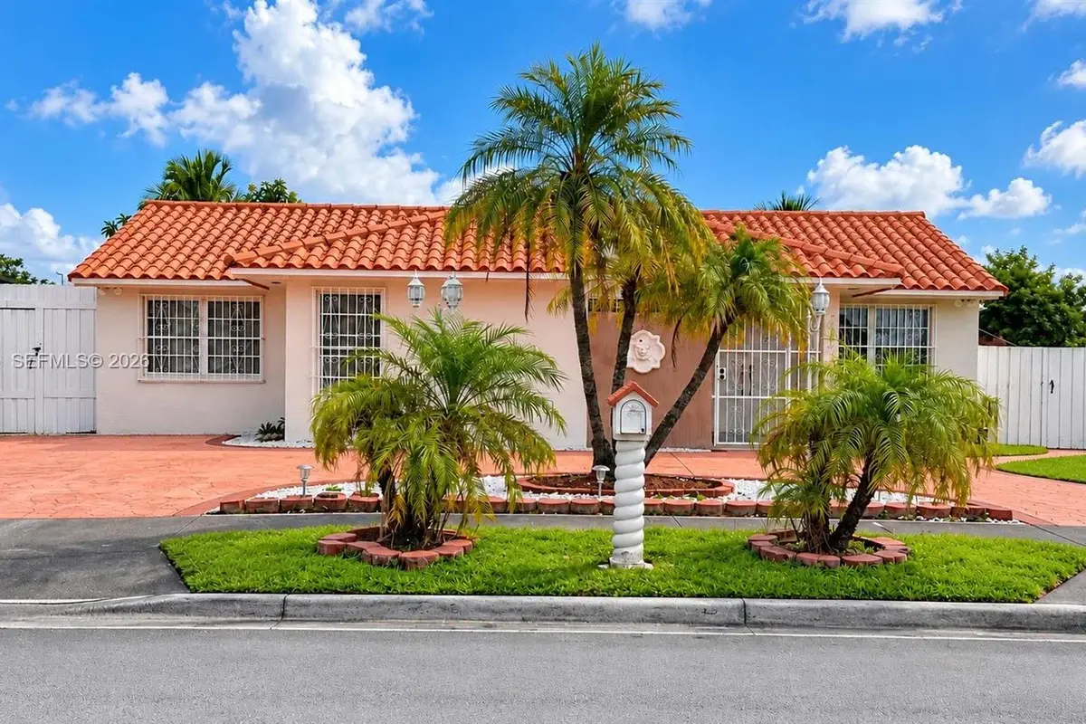 7931 W 6th Ave, Hialeah: photo 1 of 21