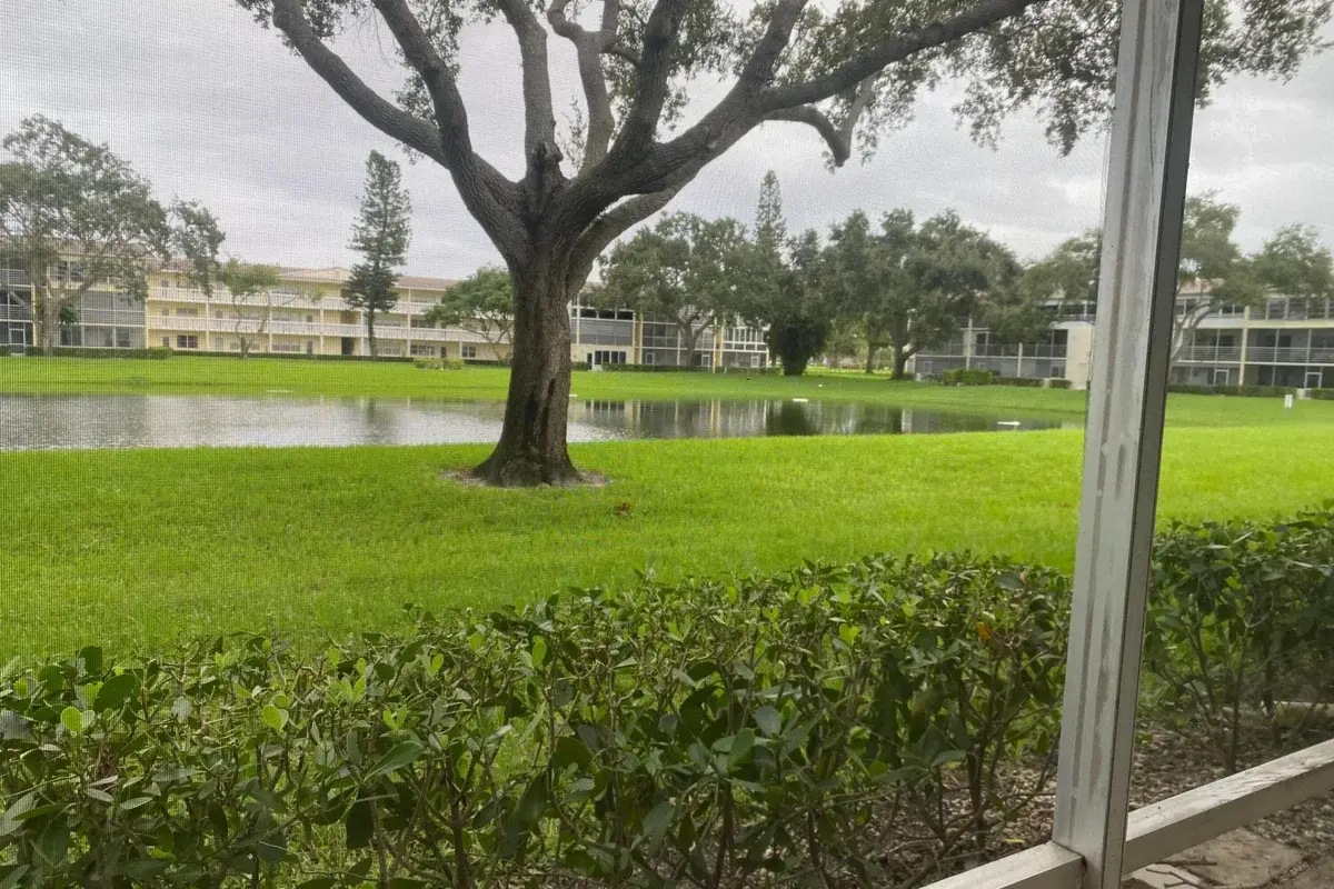 135 Dorset D, Boca Raton: photo 1 of 16
