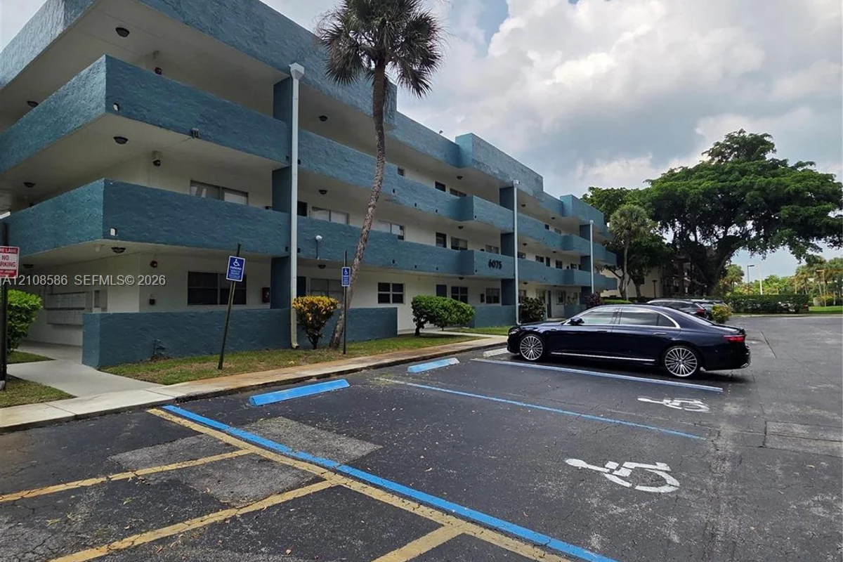 6075 N Sabal Palm Blvd #110, Tamarac: photo 1 of 12