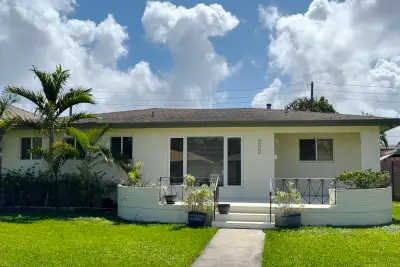 222 SE 2nd Ter, Dania Beach: photo 1 of 52