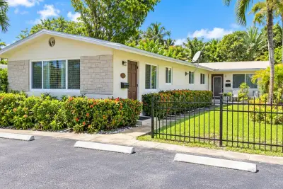 809 NE 16th St, Fort Lauderdale: photo 1 of 21