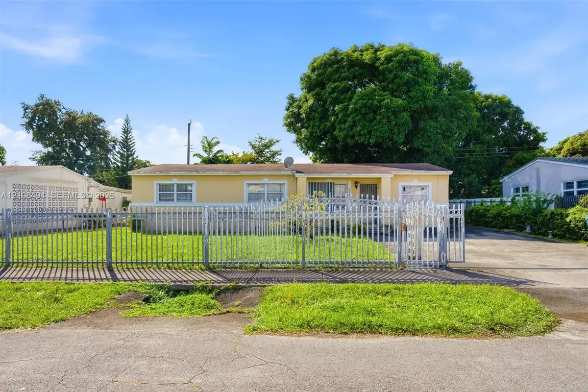 6940 NW 28th Ave, Miami: photo 1 of 25