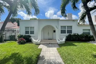 552 NE 74th St, Miami: photo 1 of 1