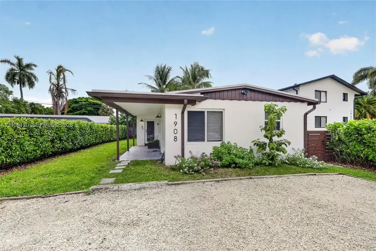 Apartment in Fort Lauderdale: photo 1 of 17