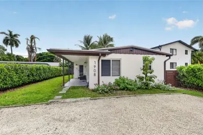 Apartment in Fort Lauderdale: photo 1 of 17