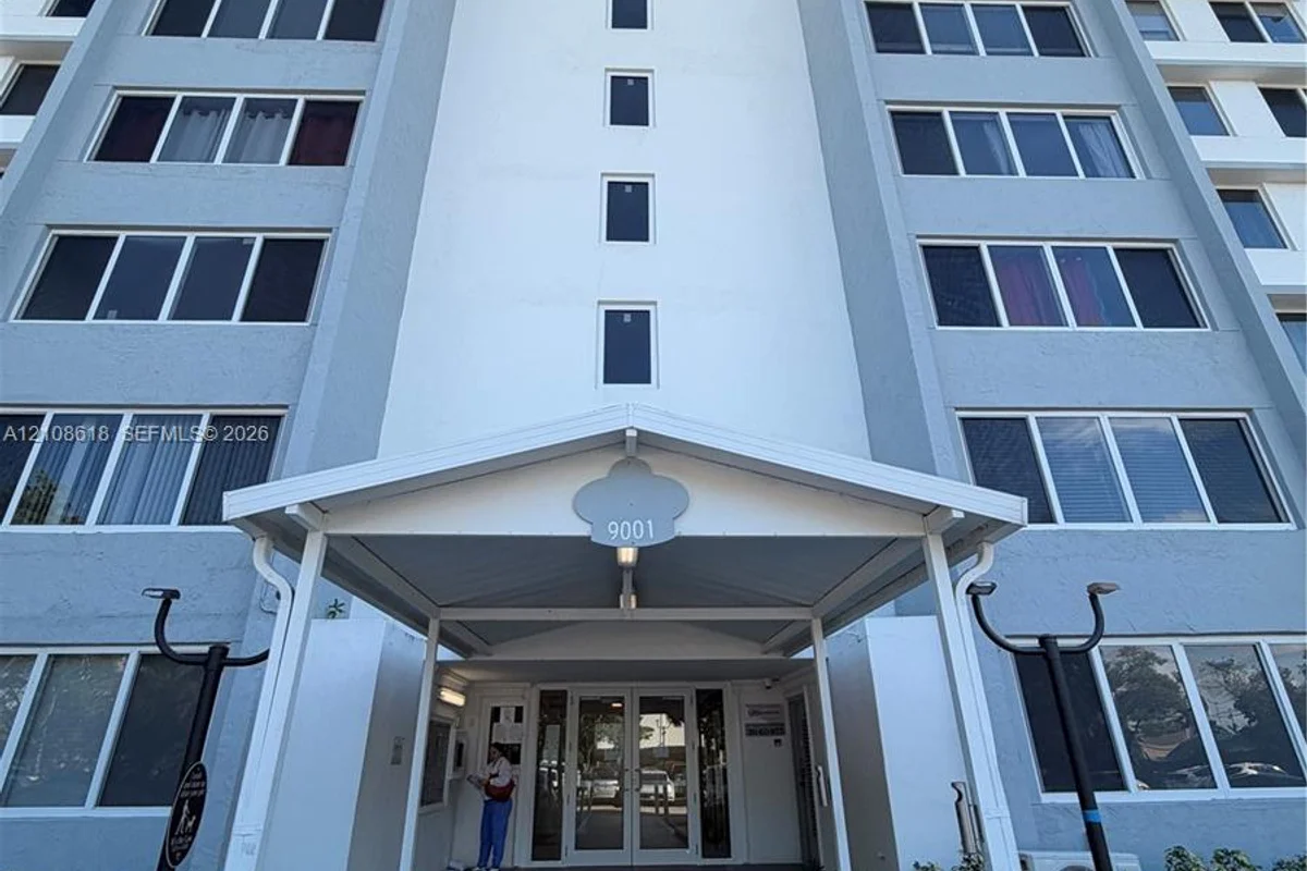 9001 SW 77th Ave #C605, Miami: photo 1 of 9