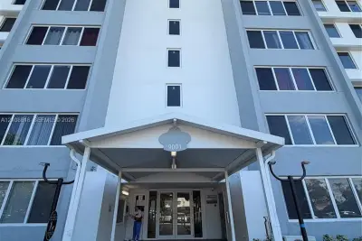 9001 SW 77th Ave #C605, Miami: photo 1 of 9