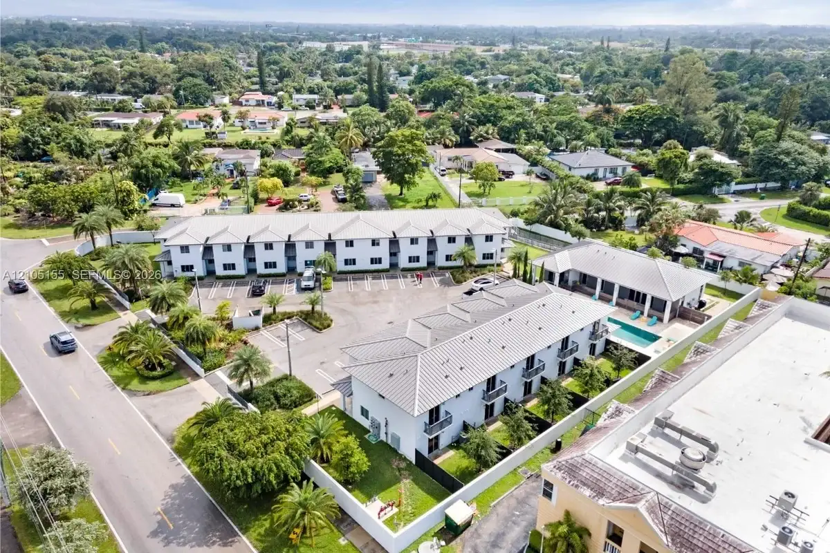 15400 NW 2nd Ave, Miami: photo 1 of 12