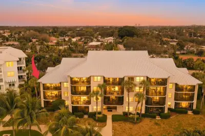 235 Bay Colony Dr N, Juno Beach: photo 1 of 58