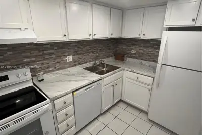 3650 Inverrary Dr #1Q, Lauderhill: photo 1 of 53