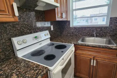 2466 Lincoln St #1, Hollywood: photo 1 of 7