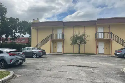 2854 NW 55th Ave #1B, Lauderhill: photo 1 of 2