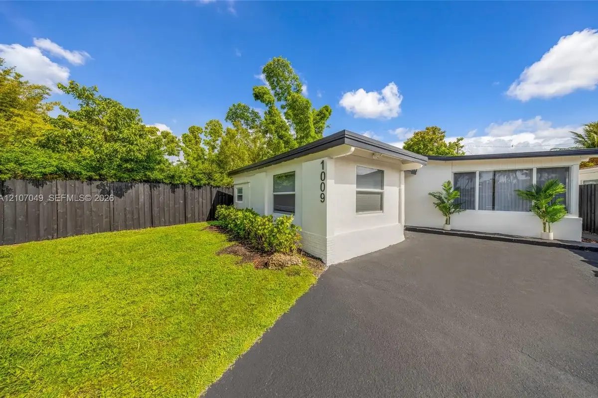 1009 NE 18th St, Fort Lauderdale: photo 1 of 25