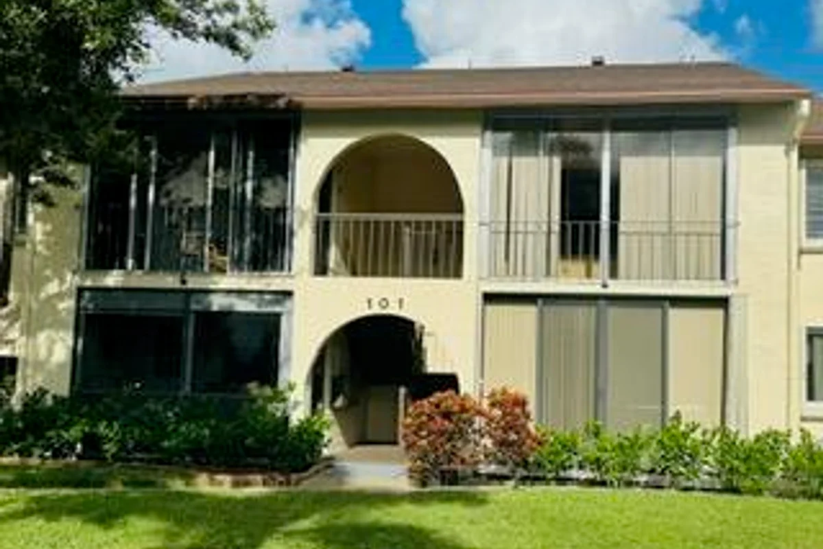 101 Lake Pine Cir #D-2, Lake Worth: photo 1 of 30