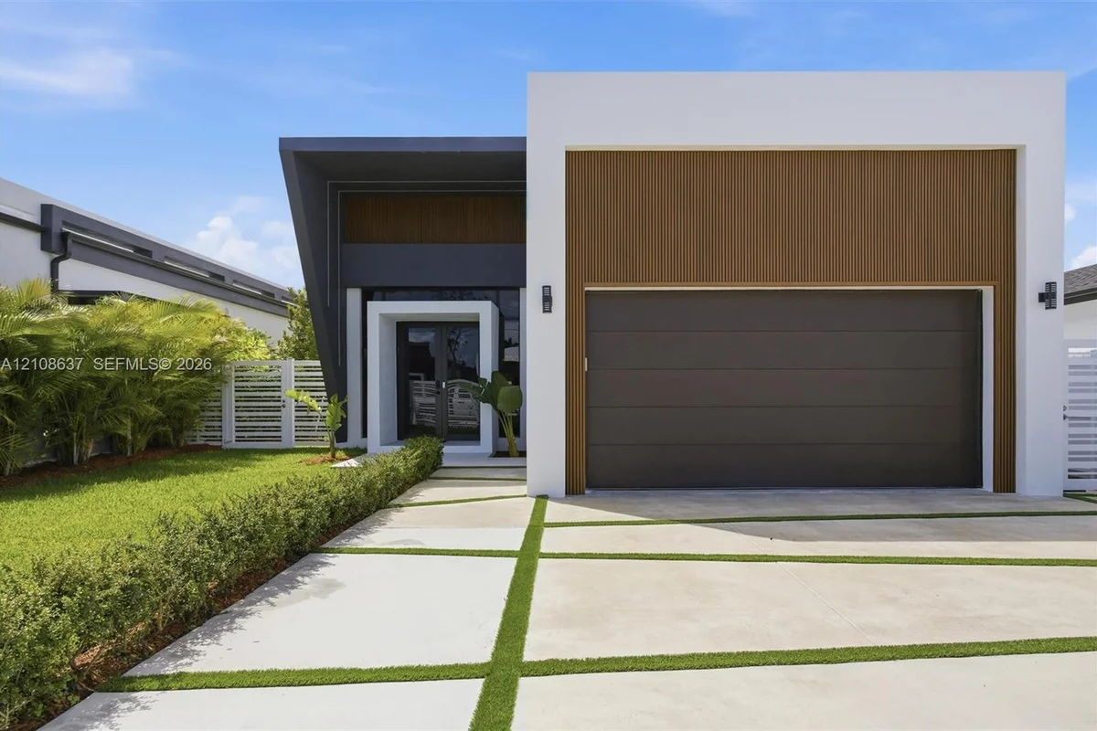 22900 SW 122nd Pl, Miami: photo 1 of 31