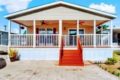 18815 SW 351 St, Homestead: photo 1 of 10