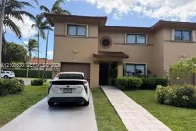 11511 SW 90th Ter, Miami: photo 1 of 9