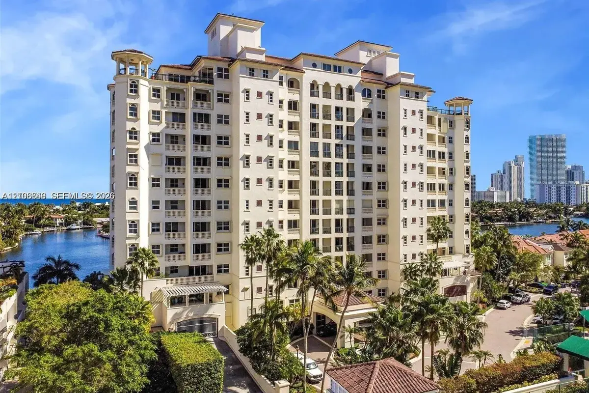 20165 NE 39 Pl #403, Aventura: photo 1 of 37