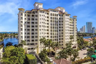 20165 NE 39 Pl #403, Aventura: photo 1 of 37