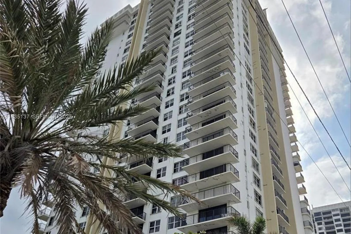 2201 S Ocean Dr, Hollywood: photo 1 of 20