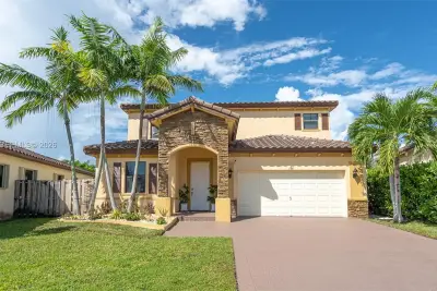 180 NE 26th Ave, Homestead: photo 1 of 96