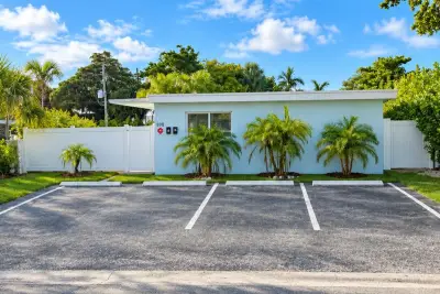 898 SE 2nd Pl, Deerfield Beach: photo 1 of 7