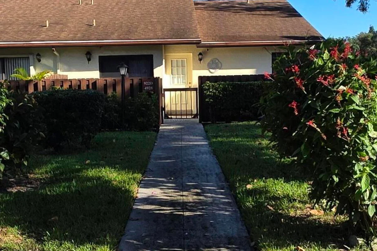 4928 Sable Pine Cir #D, West Palm Beach: photo 1 of 42