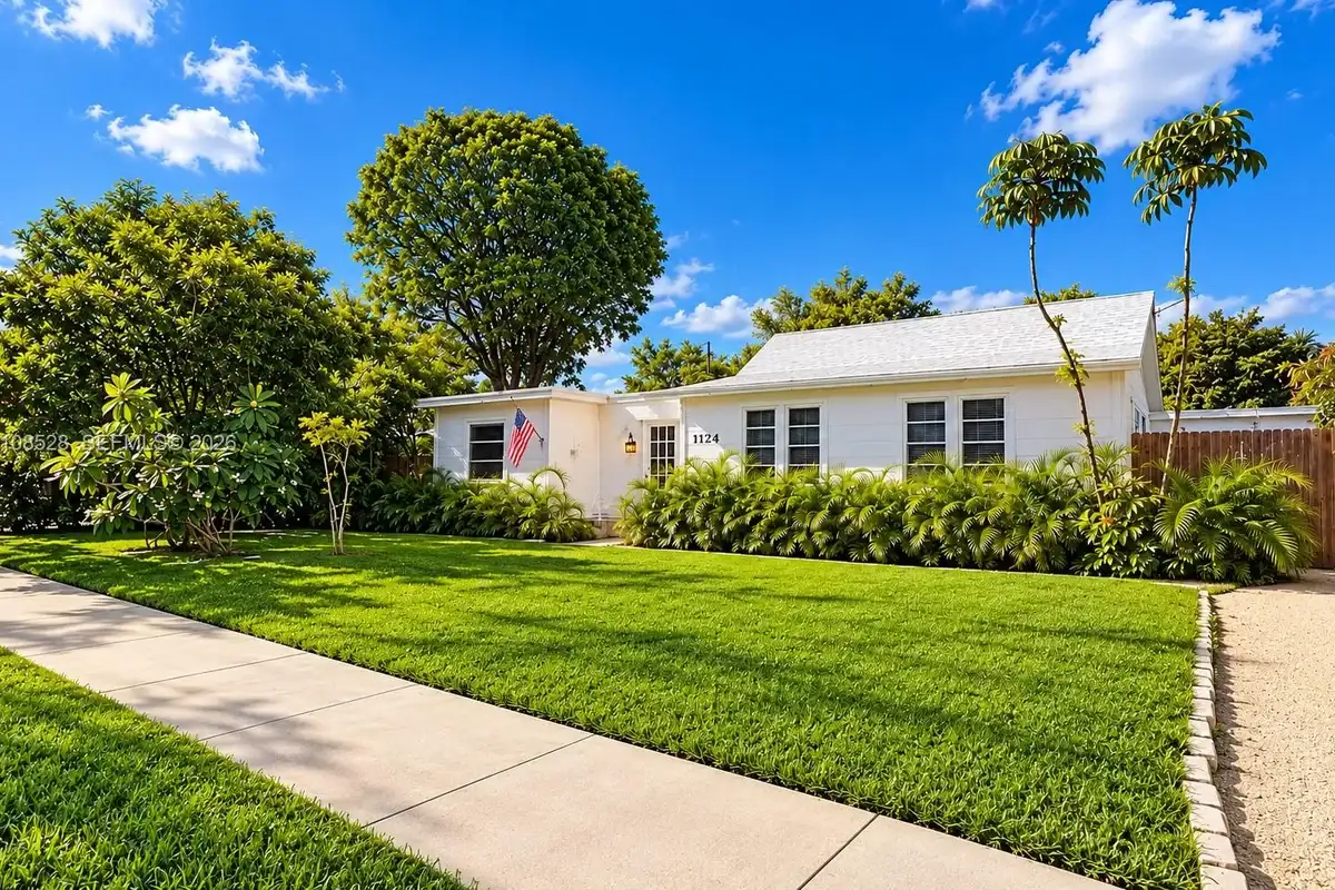 1124 N 18th Ave N, Lake Worth: photo 1 of 11