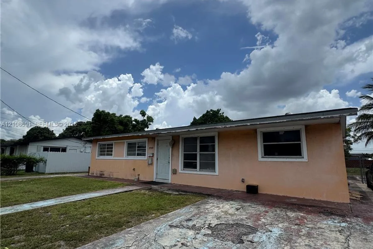 17210 NW 47th Ave, Miami Gardens: photo 1 of 9
