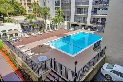 201 178th Dr #332, Sunny Isles Beach: photo 1 of 19