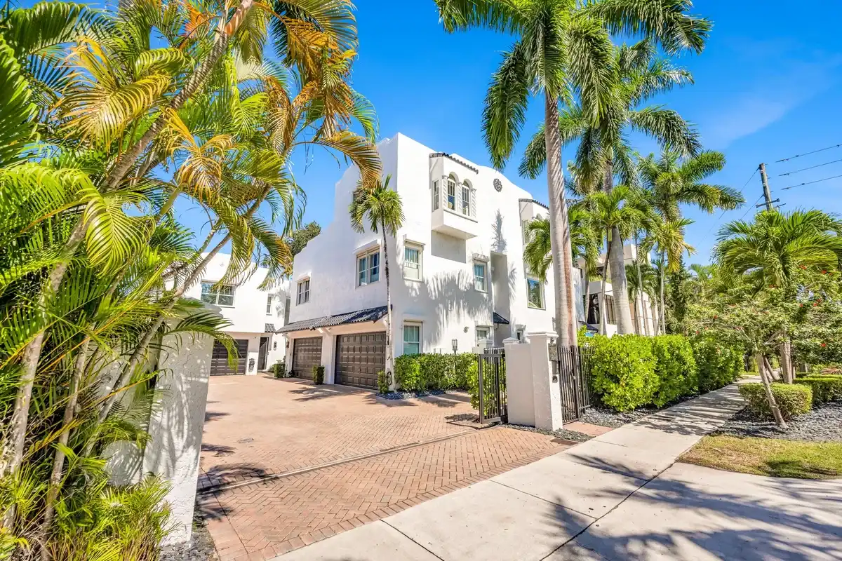 1627 E Broward Blvd, Fort Lauderdale: photo 1 of 48