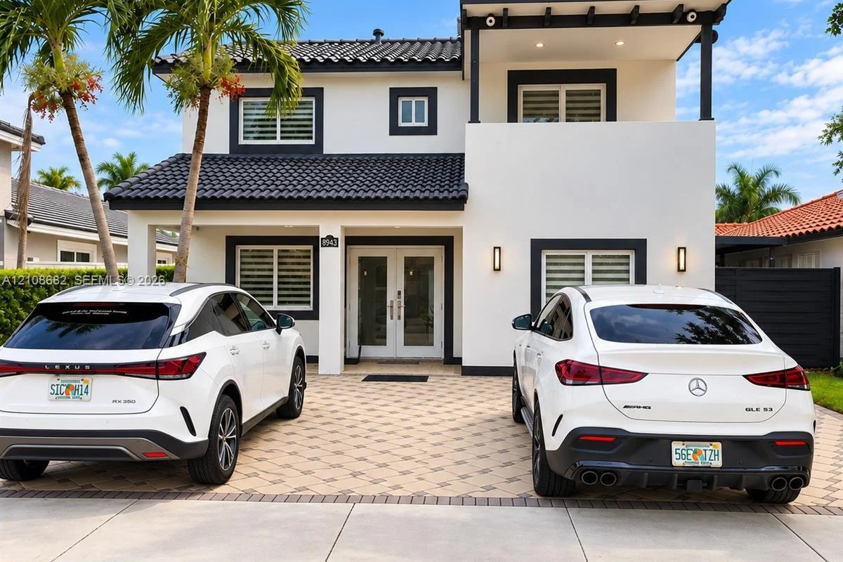 8943 NW 112th Ter, Hialeah Gardens: photo 1 of 15