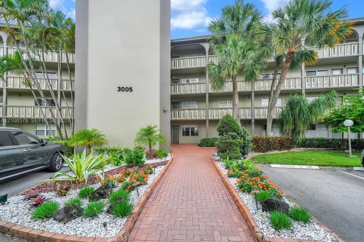3005 Portofino Isle #N2, Coconut Creek: photo 1 of 24