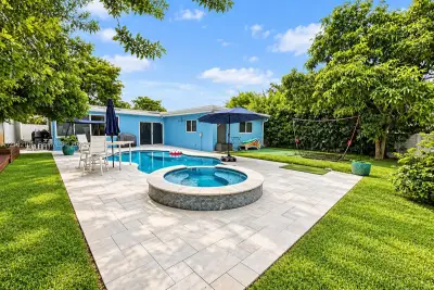5300 Pierce St, Hollywood: photo 1 of 17