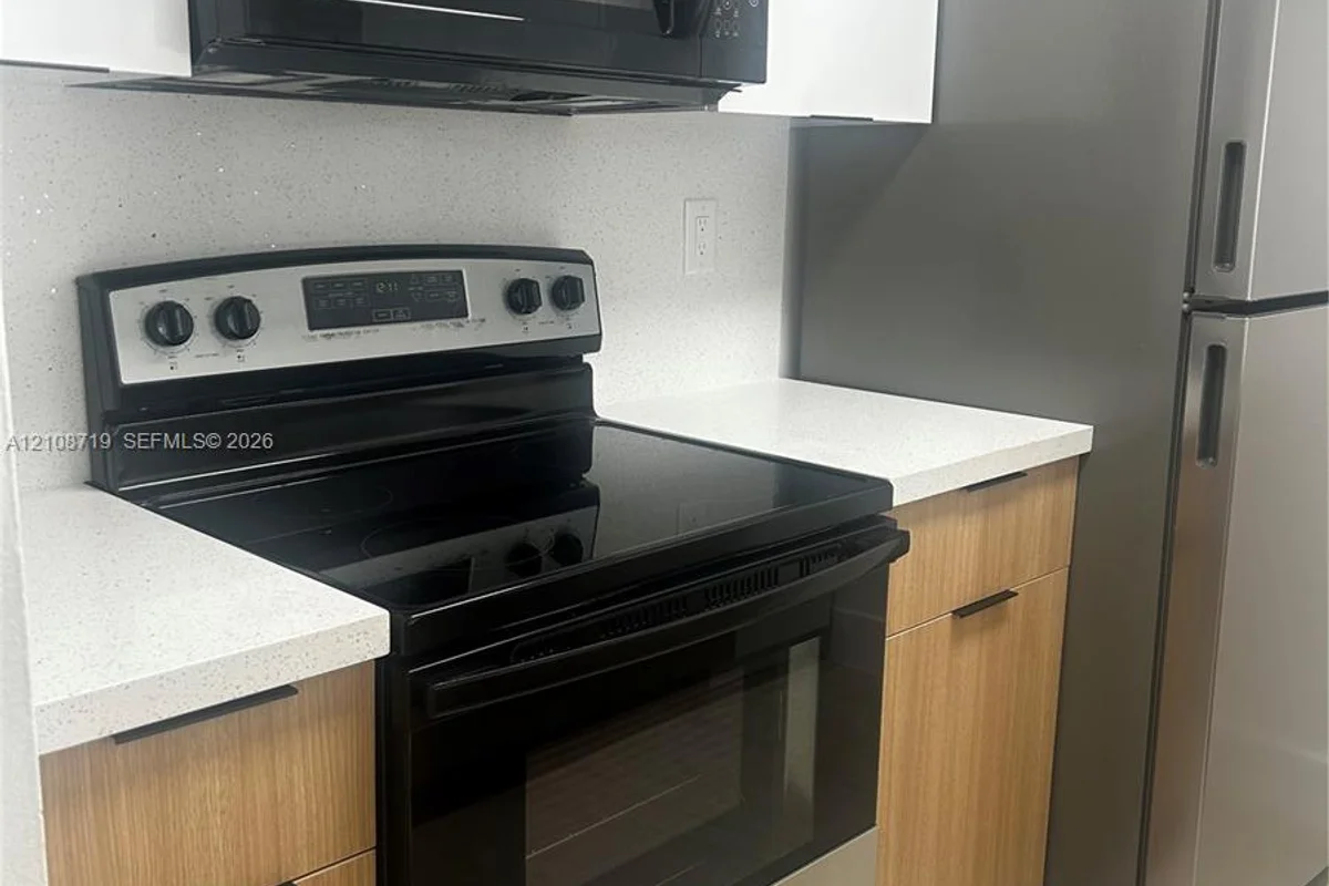7035 NW 186th St #D309, Hialeah: photo 1 of 16