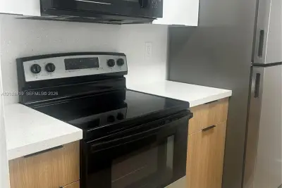 7035 NW 186th St #D309, Hialeah: photo 1 of 16