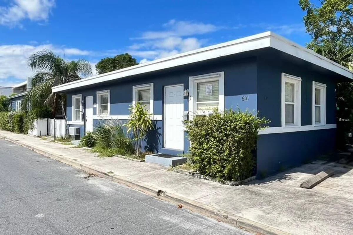 601 N K St #3, Lake Worth Beach: photo 1 of 23