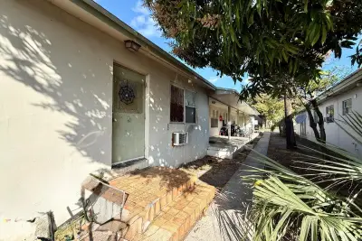 817 2nd St #4, West Palm Beach: photo 1 of 9