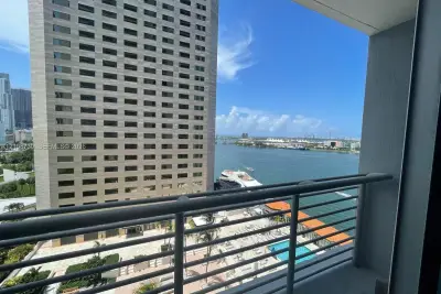 Condo in Miami: photo 1 of 6