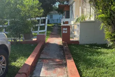 262 NE 111th St, Miami: photo 1 of 36