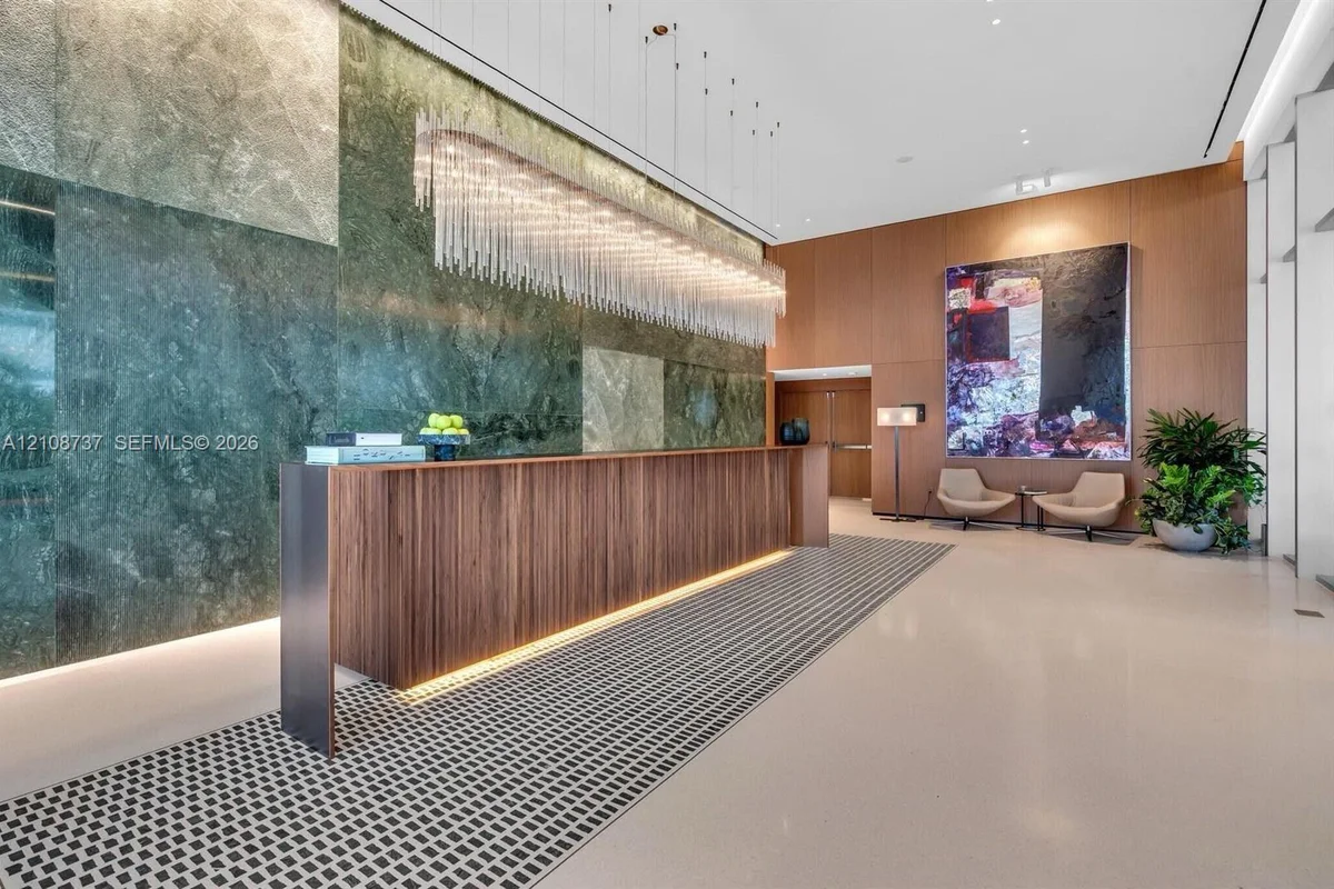 1400 Biscayne Blvd #3503, Miami: photo 1 of 11